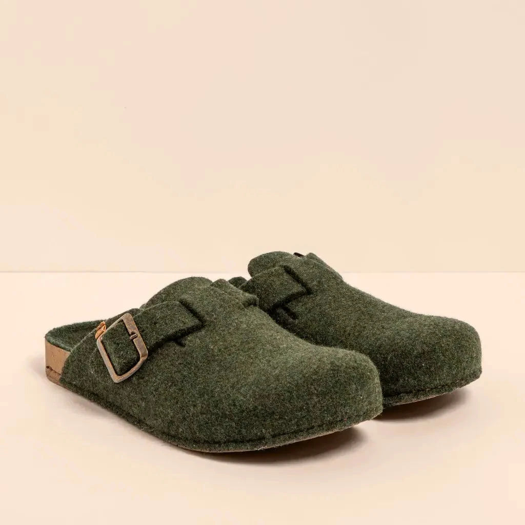 Pair of green El Naturalista slippers Sole Drifter Hahndorf
